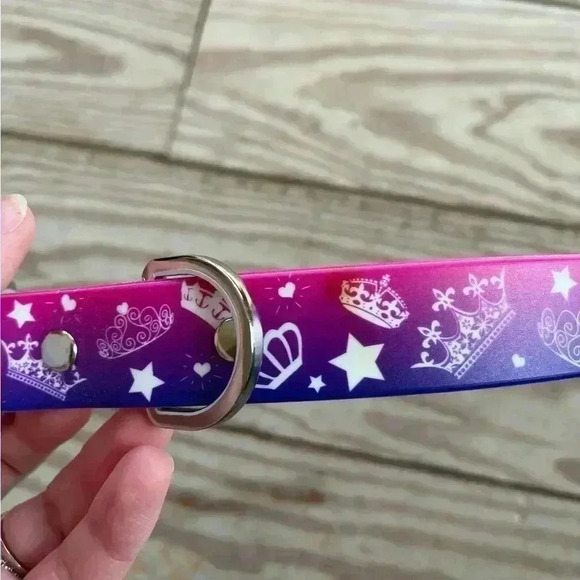 Princess dog collar - please note small stain from wear. Size medium. - Picture 3 of 4